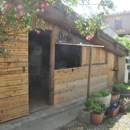Bed and Breakfast La Ferme De Tonton Jules Et Mame Julia Entraigues-sur-la-Sorgue Exterior foto